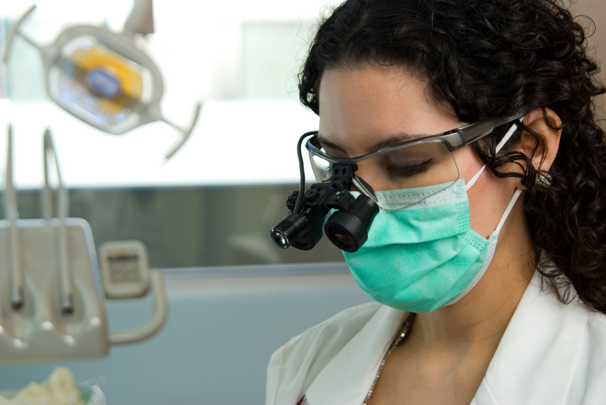 How-Do-Dental-Loupes-Work How Do Dental Loupes Work